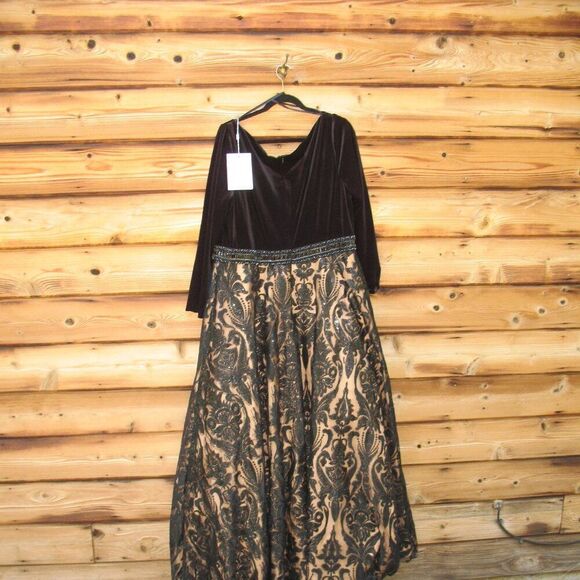 Mac Duggal  67614 Velvet Long Sleeve Sequined Ballgown Dress - Picture 9 of 12